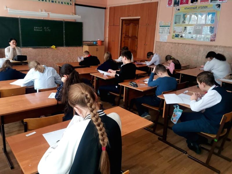 Результат олимпиады по истории 2023. Школьники учатся. Российские школьники младших классов.